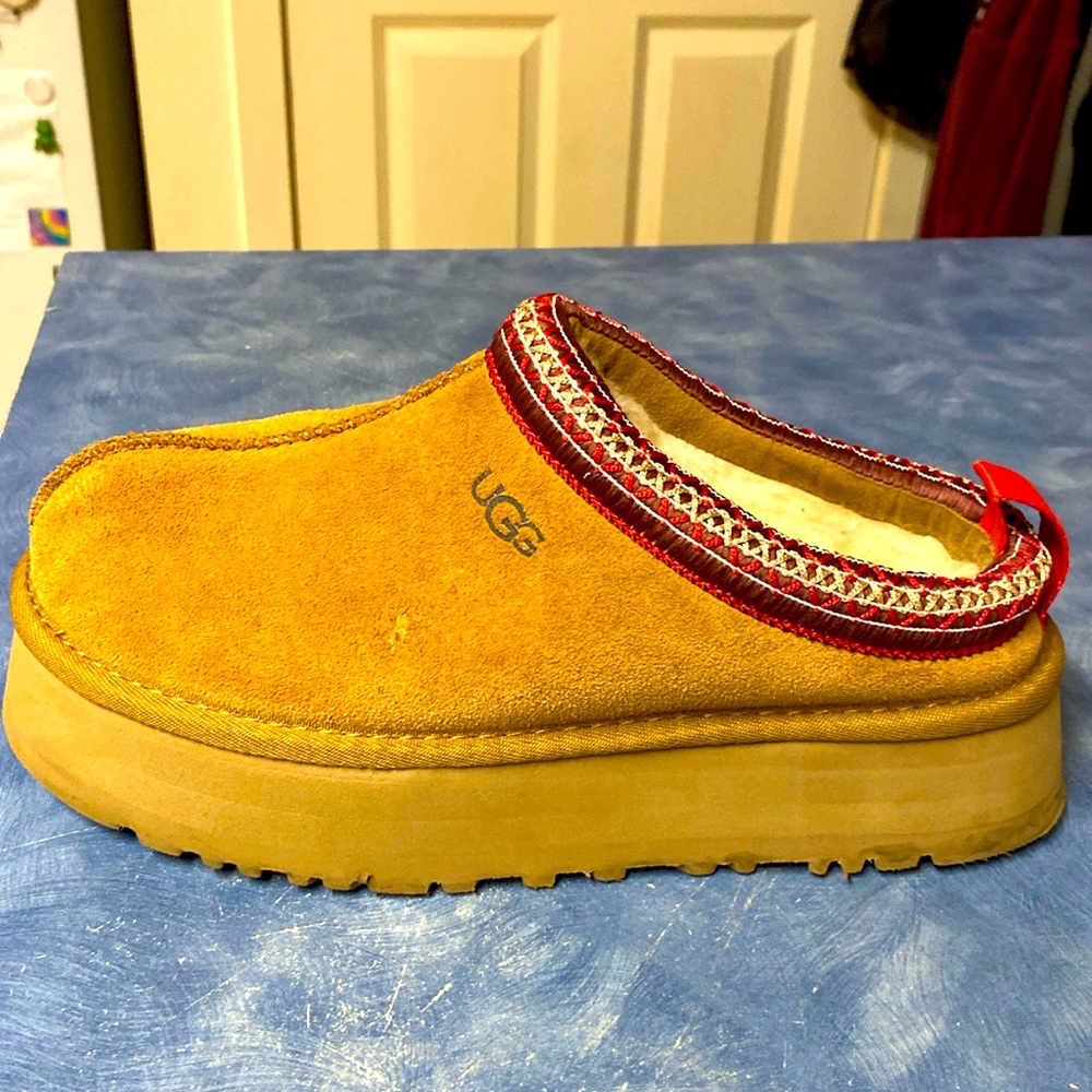 Ugg platforms size 7